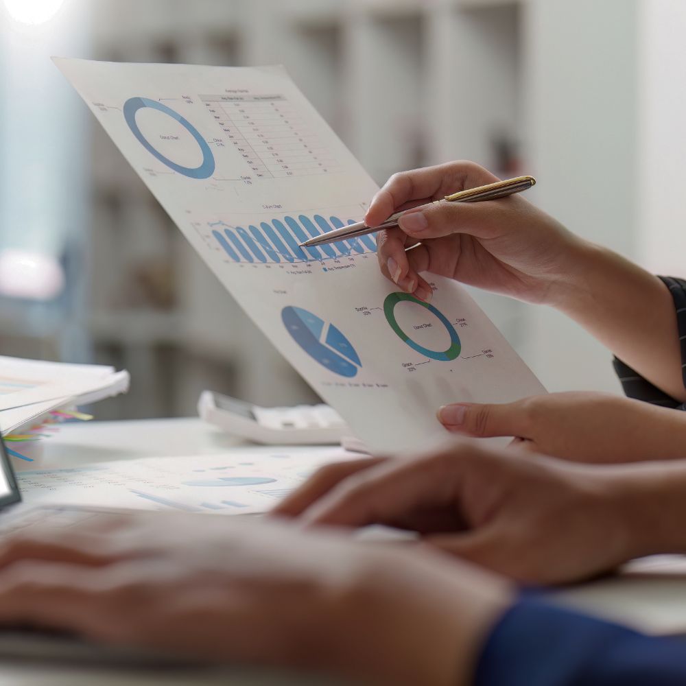 Discussion entre un consultant et un dirigeant de PME pour un projet Odoo