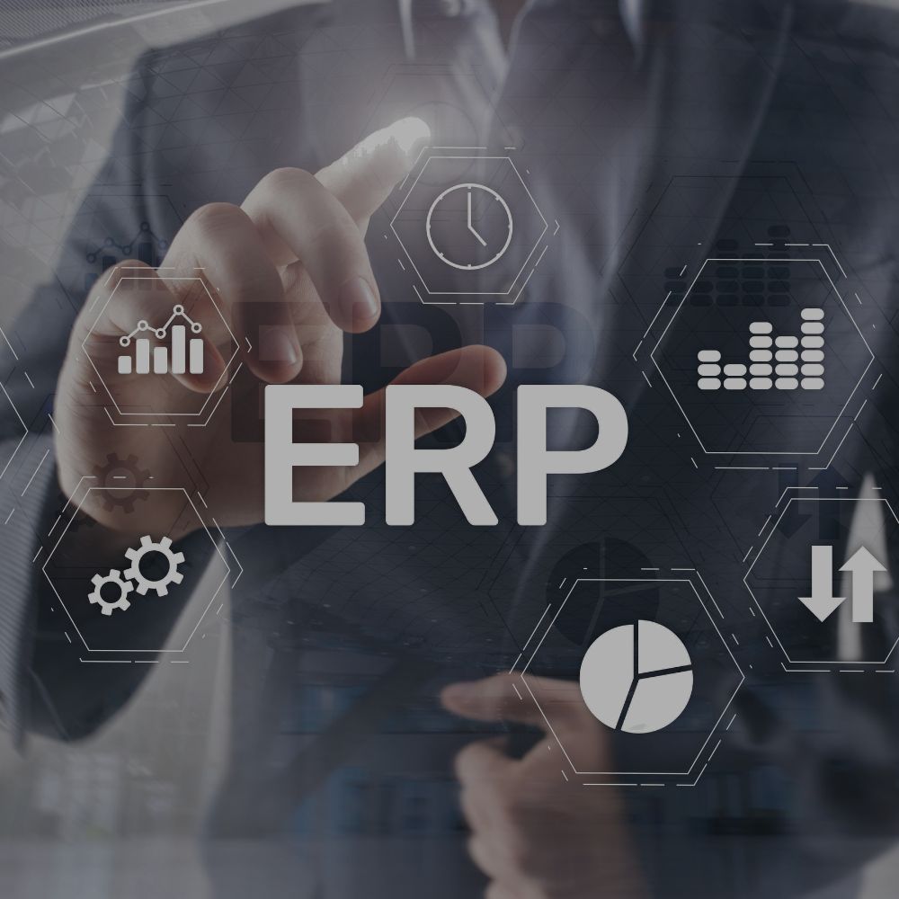 Personne derrière une écran transparent et le terme ERP avec des symboles de modules Odoo